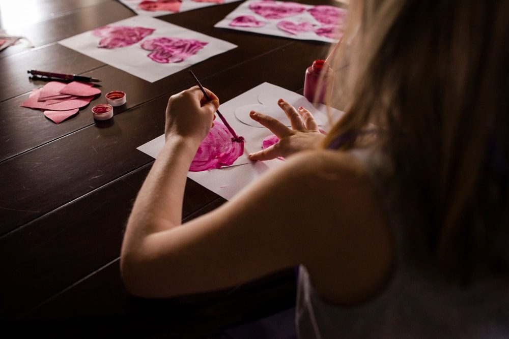 Bowling Green Family Photographer girl painting heart photo by Cynthia Dawson Photography