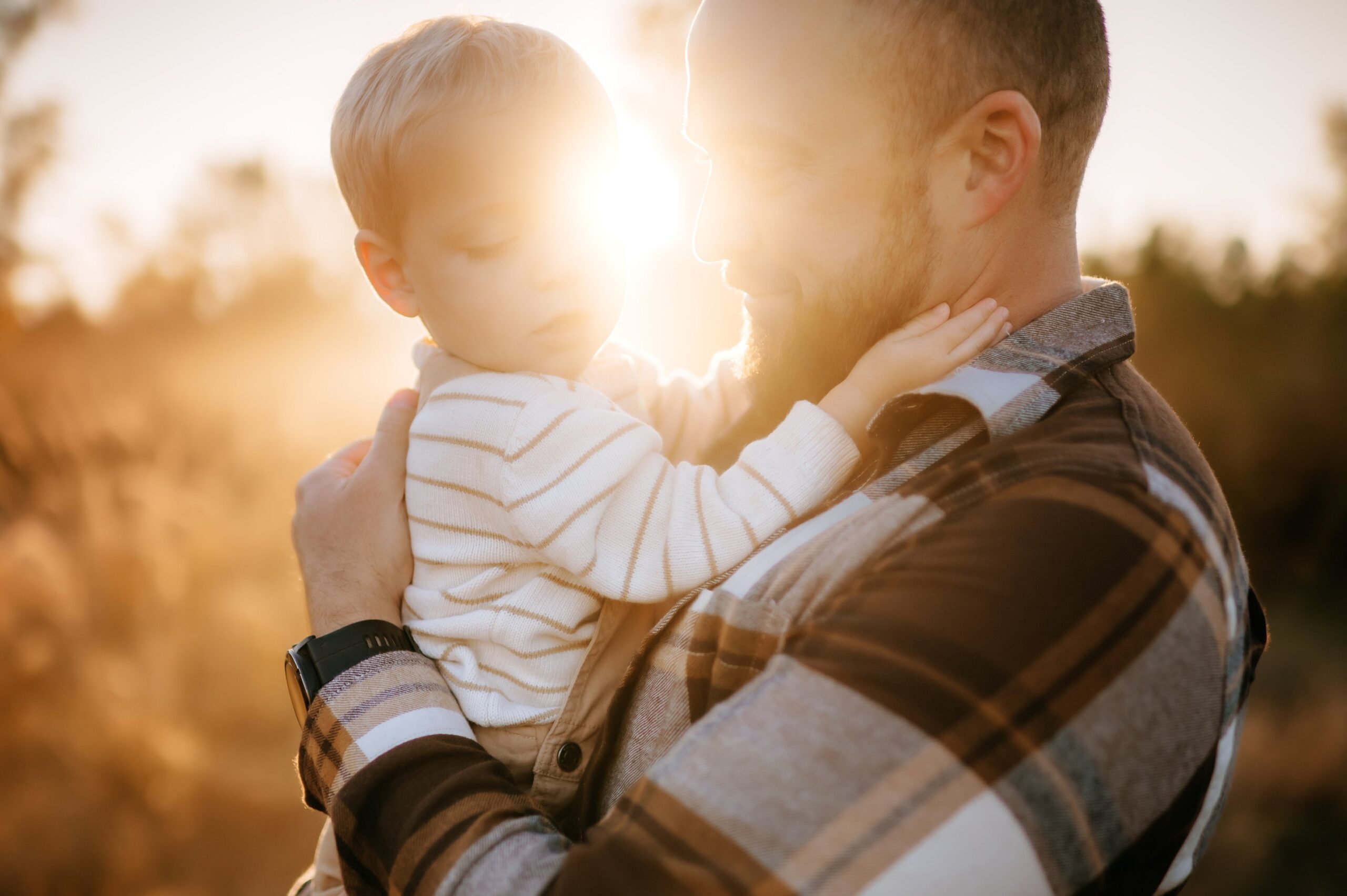Findlay Ohio Photographer father and toddler son hugging at sunrise photo by cynthia dawson photography