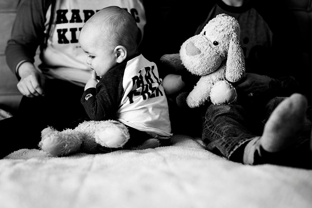 Toledo Ohio Baby Photography details of baby and stuffed animal photo by cynthia dawson photography 