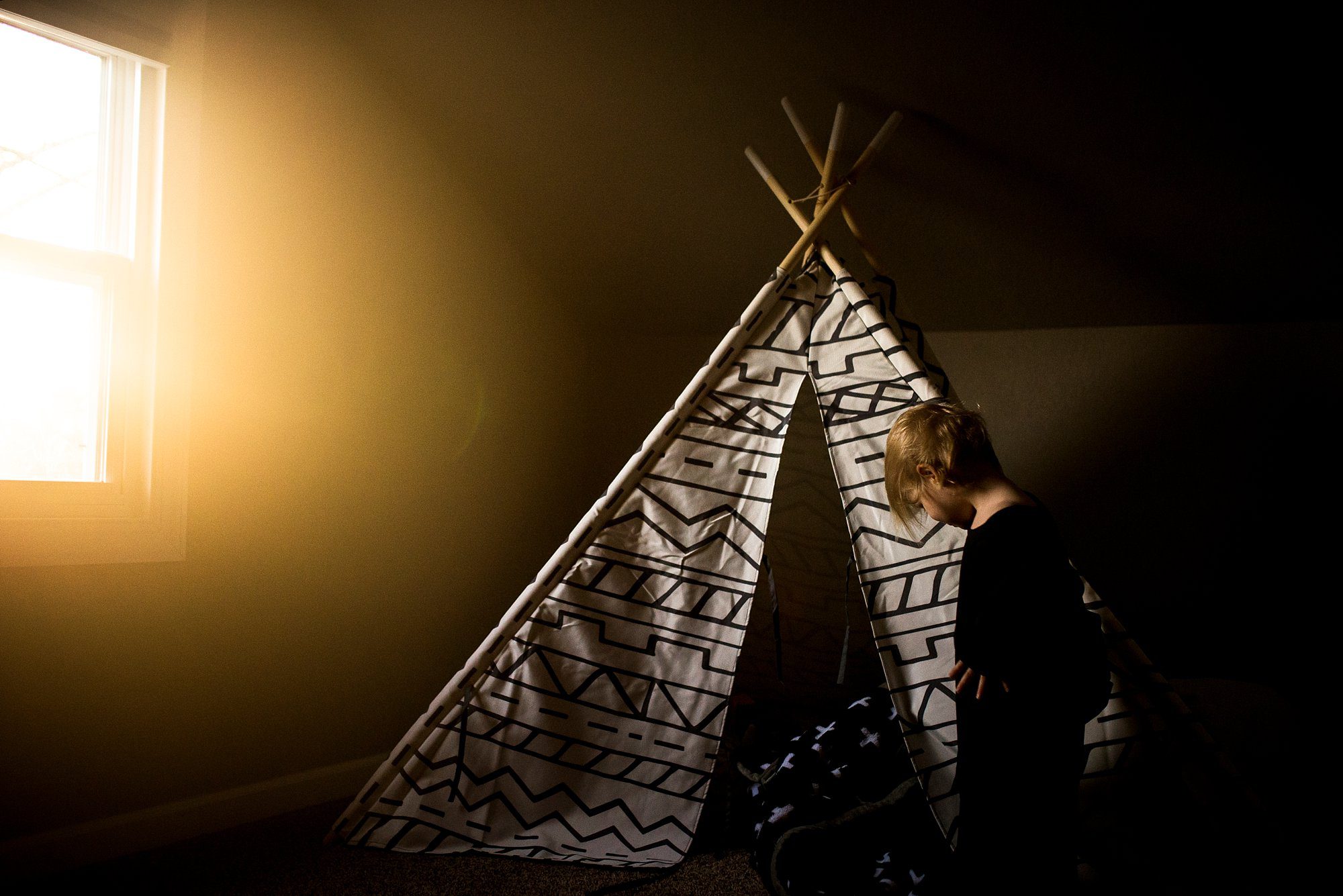 Findlay Lifestyle Photographer toddler near teepee photo by Cynthia Dawson Photography 