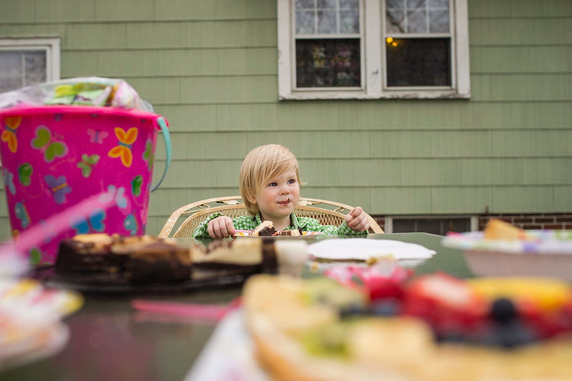 Child Photographer Perrysburg boy eating cake photo by Cynthia Dawson Photography