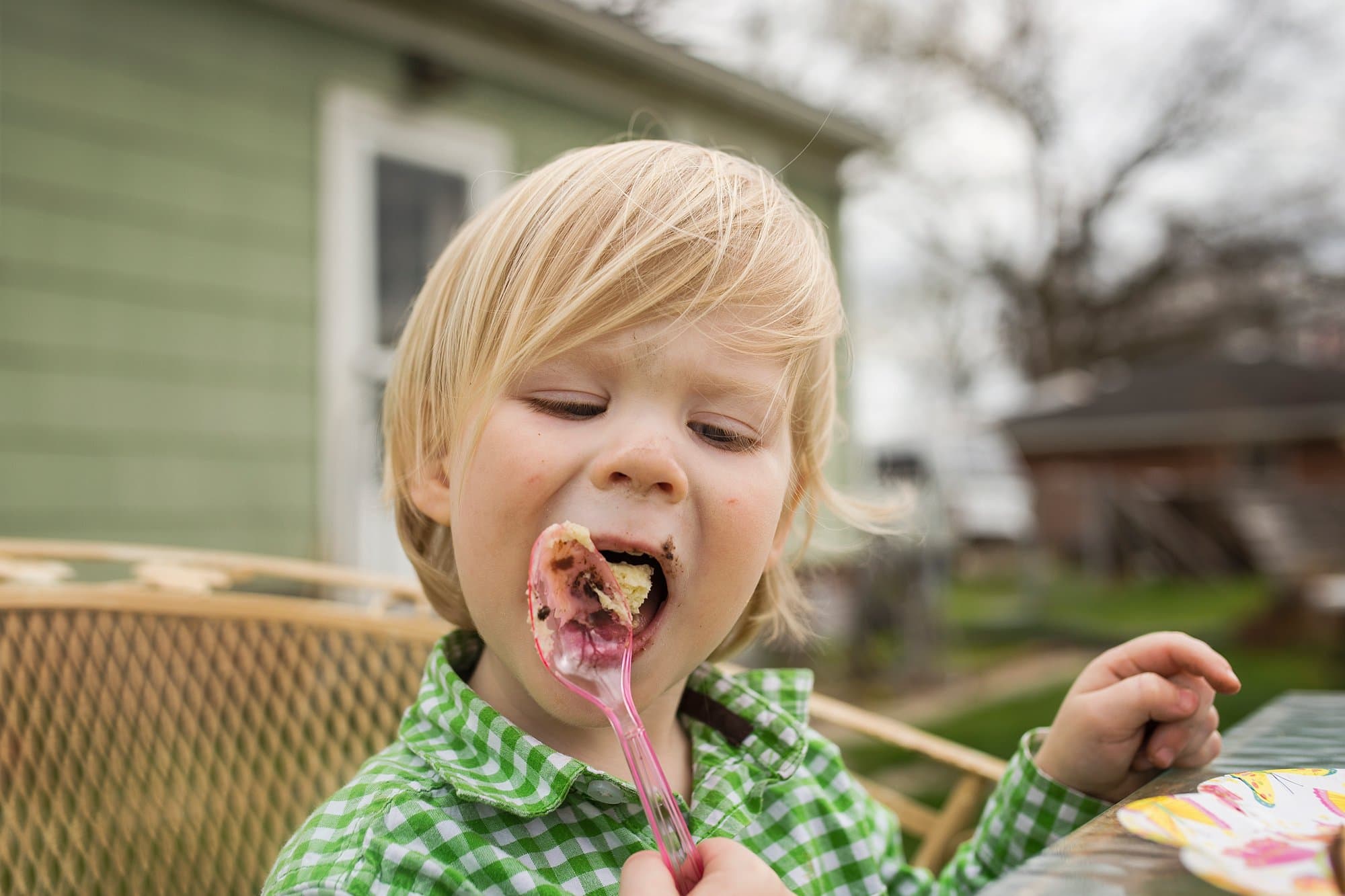 Child Photographer Perrysburg boy eating cake photo by Cynthia Dawson Photography