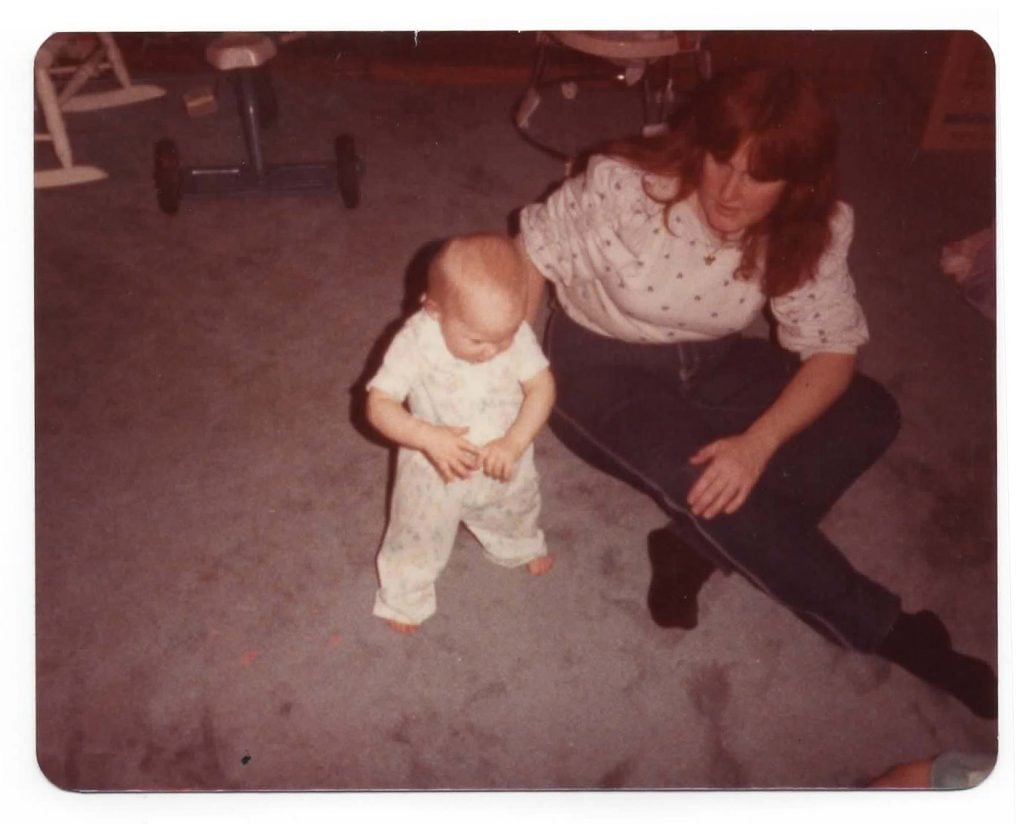 Bowling Green Ohio Lifestyle Photographer mother rand child in 80s photo by Cynthia Dawson Photography 