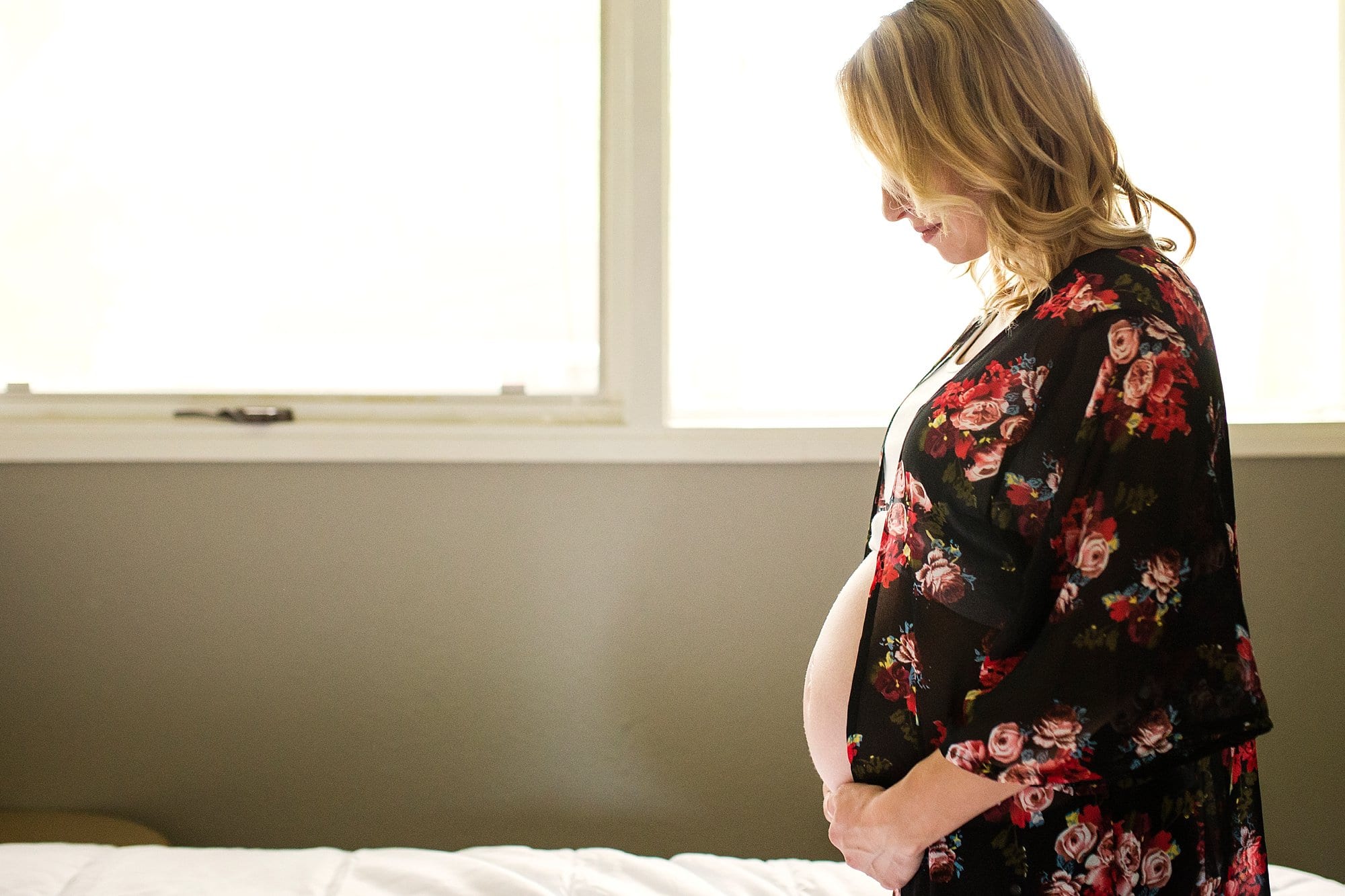 Lifestyle Maternity Photographer pregnant woman photo by Cynthia Dawson Photography