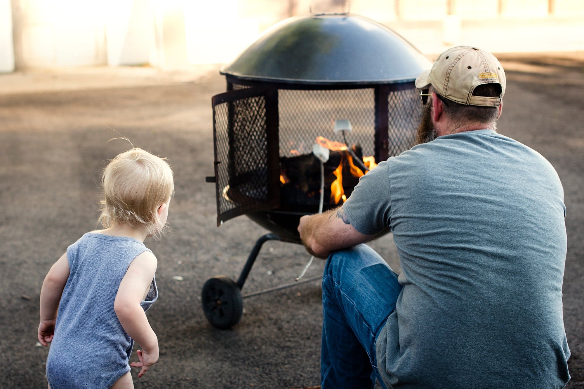 Toledo Ohio Lifestyle Photographer family making smores photo by Cynthia Dawson Photography