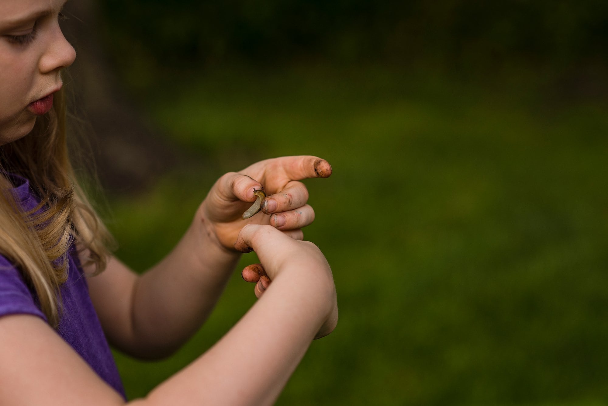 On Location Toledo Photographer girl holding slug photo by Cynthia Dawson Photography