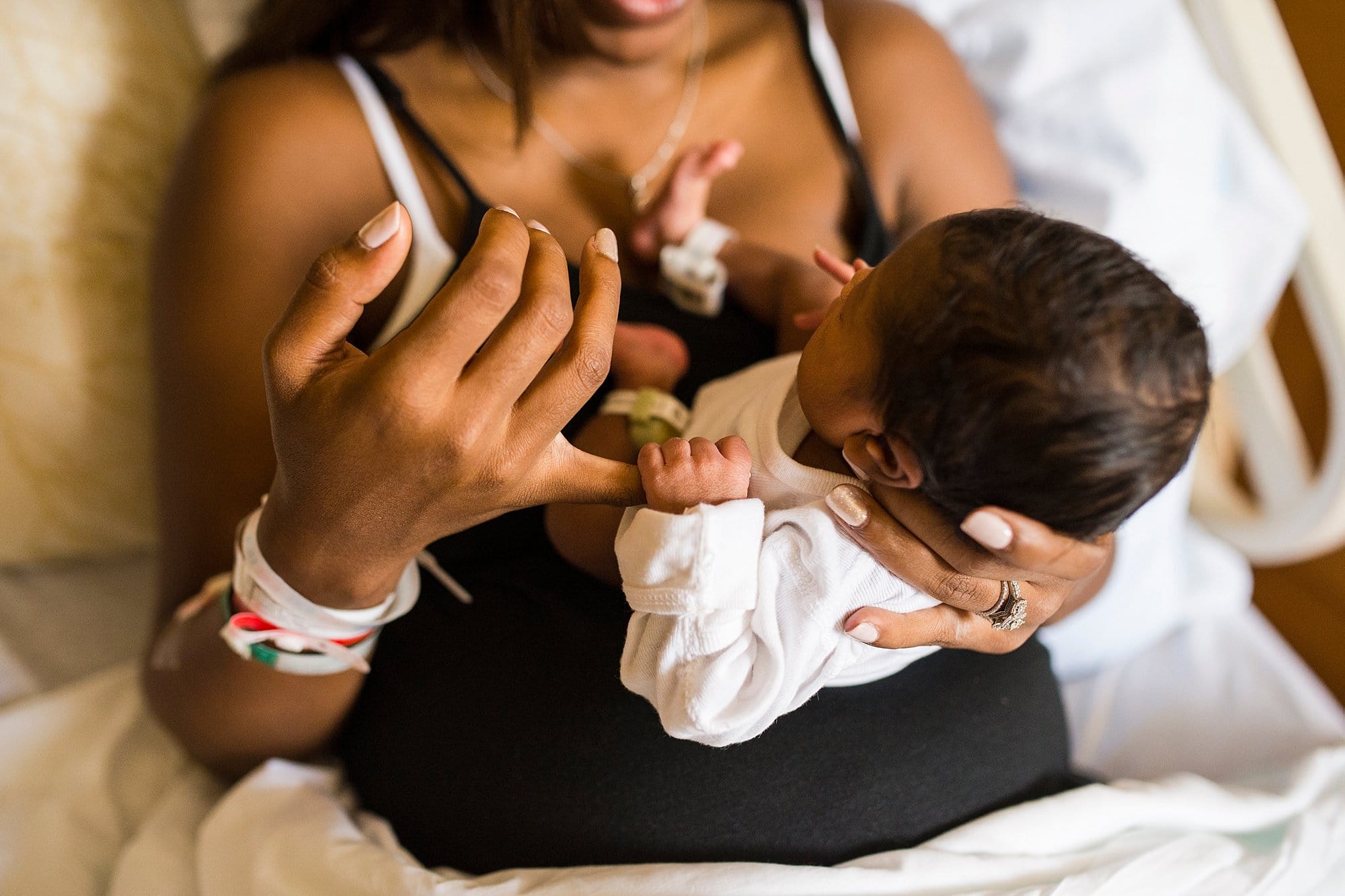 Toledo Ohio Fresh 48 Photo Session mom with newborn in hospital photo by Cynthia Dawson Photography