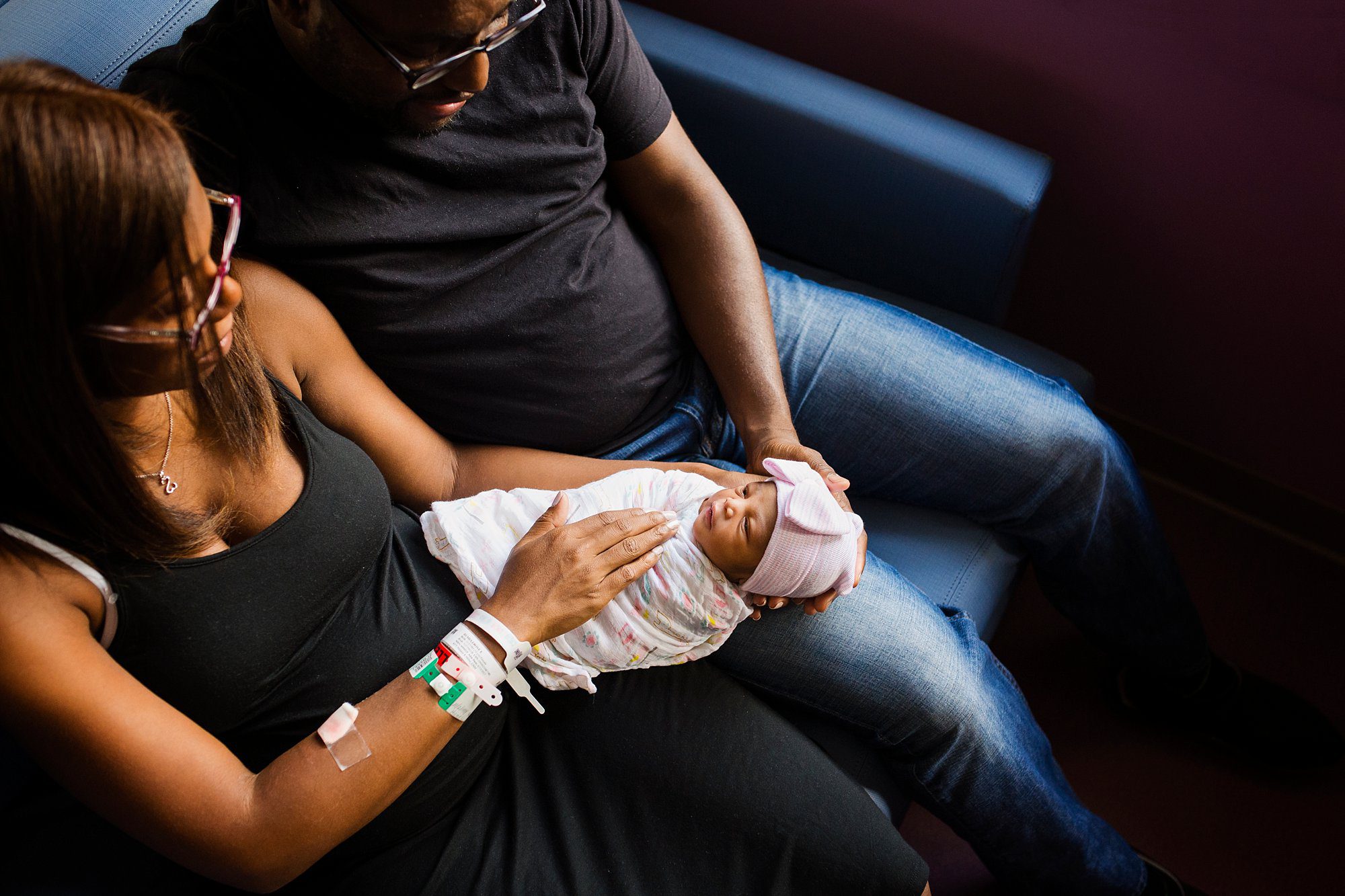 Toledo Ohio Fresh 48 Photo Session new parents with baby in hospital photo by Cynthia Dawson Photography