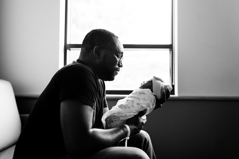 Toledo Ohio Fresh 48 Photo Session dad with newborn girl in hospital photo by Cynthia Dawson Photography