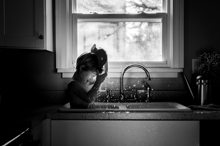 Lifestyle Photographer Toledo Ohio toddler splashing water bnw photo by cynthia dawson photography