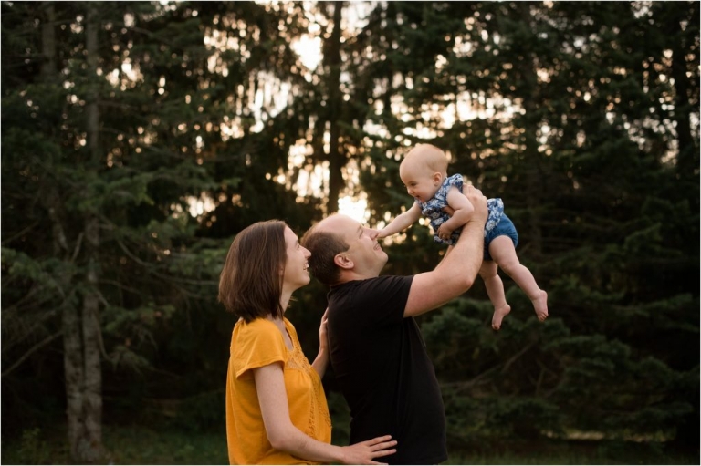Northwest Ohio Family Lifestyle Photographer family looking at baby photo by Cynthia Dawson Photography