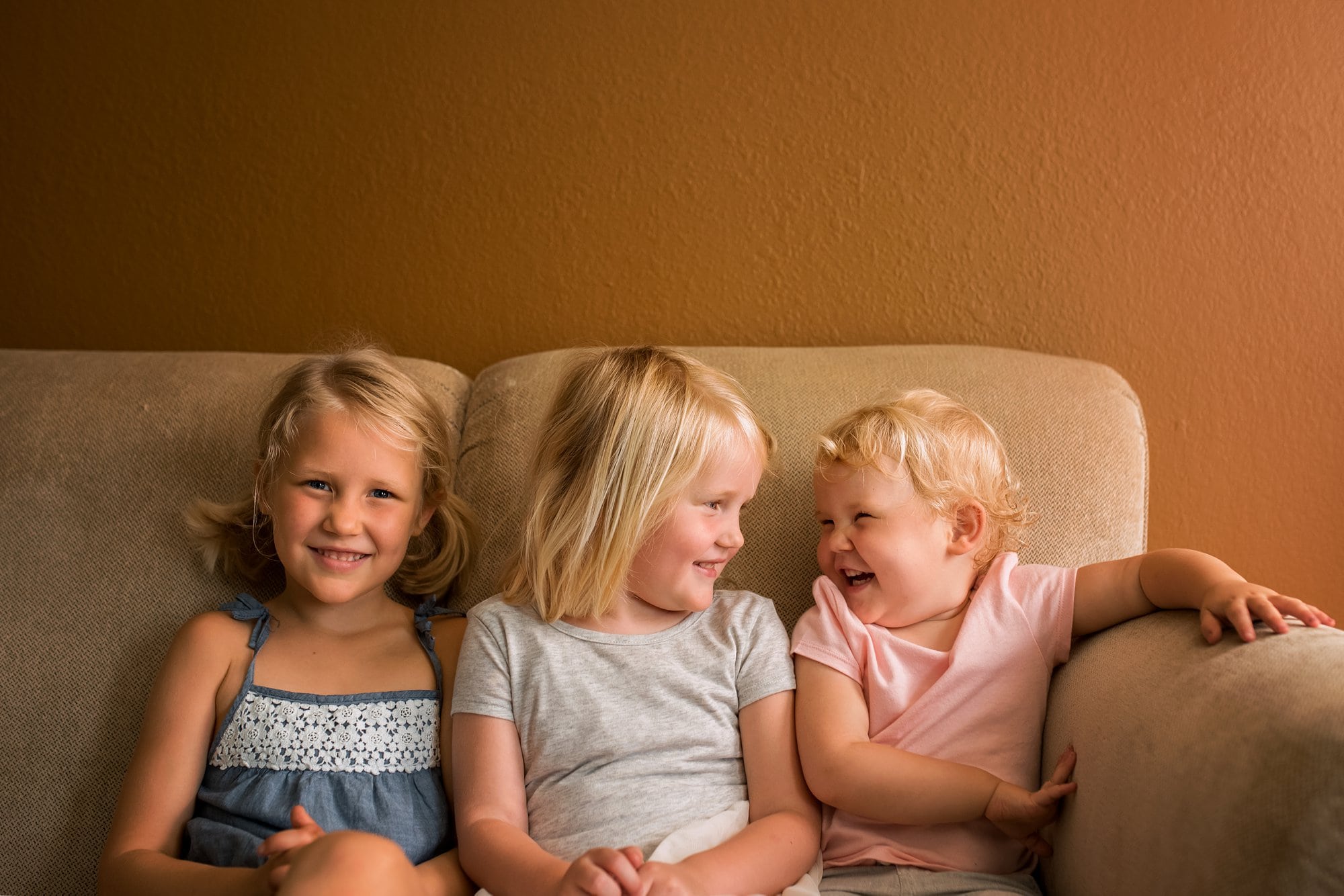 Toledo family photography siblings laughing photo by Cynthia Dawson Photography