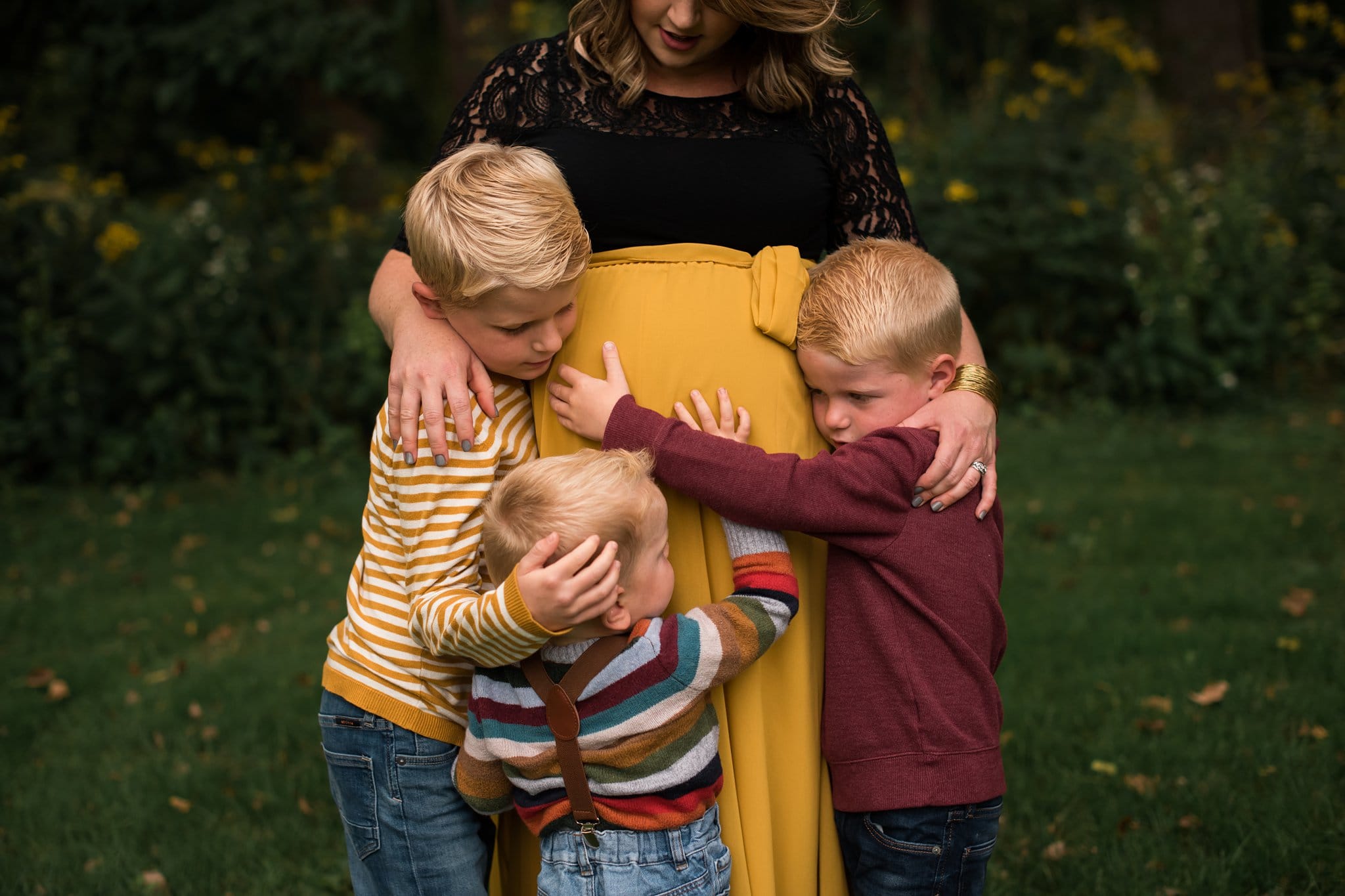 Maumee Ohio Maternity Photographer mother hugging children by Cynthia Dawson Photography 