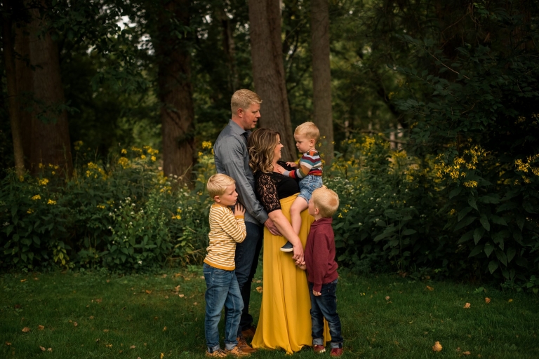 Toledo Lifestyle Photographer family of 5 standing together photo 