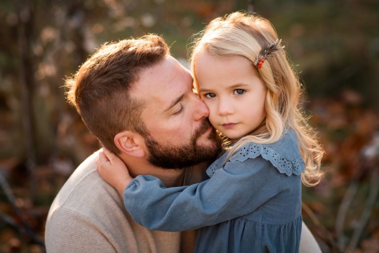 Toledo Photographer little girl hugging dad photo by Cynthia Dawson Photography