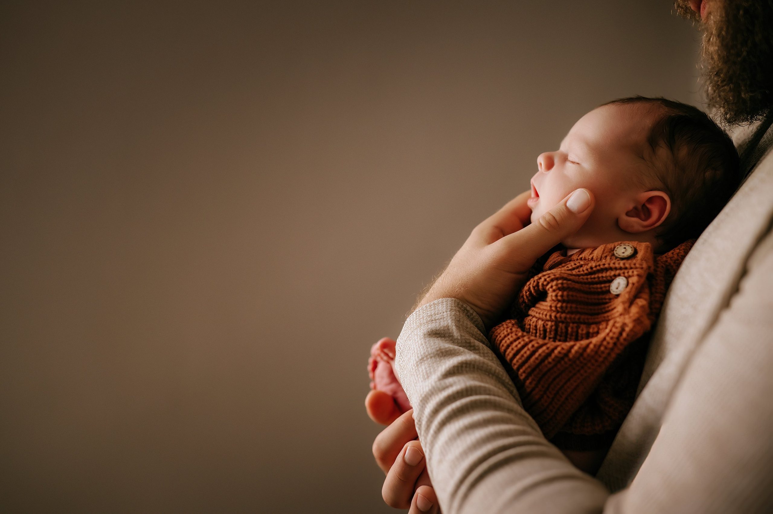 newborn photographer in toledo ohio dad holding newborn image by cynthia dawson photography 