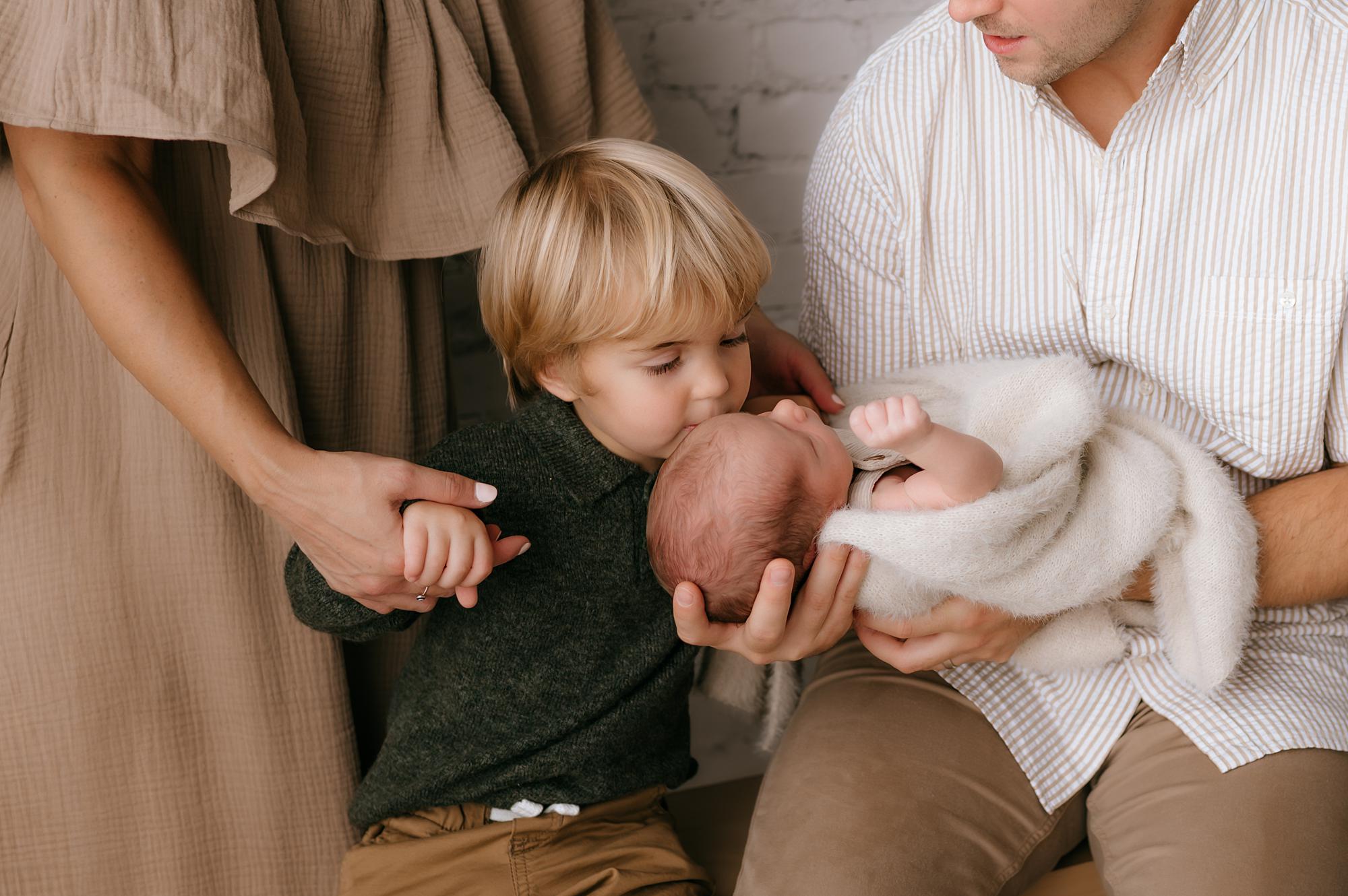 how to take newborn photos with a toddler 