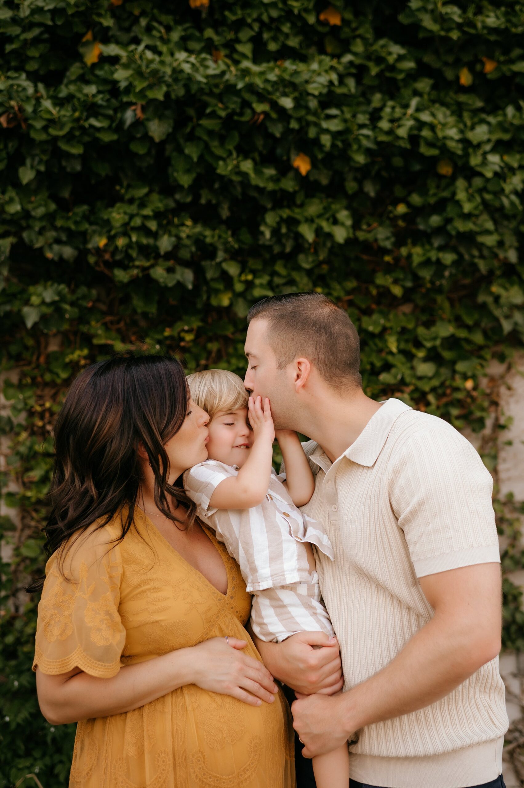 family of 3 with pregnant mom kissing toledo ohio photographer 