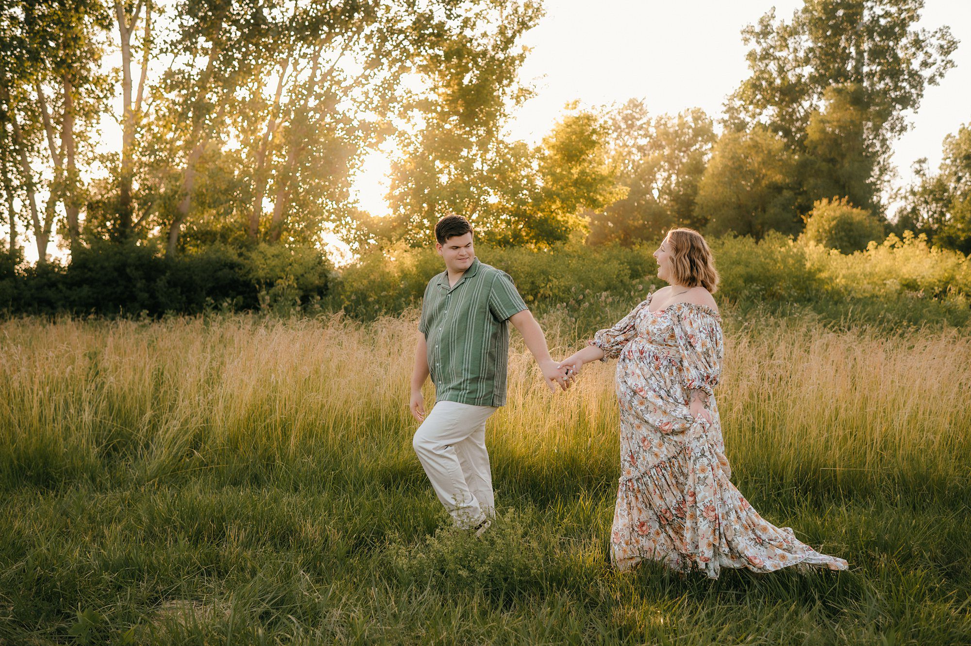 Best maternity poses with husband