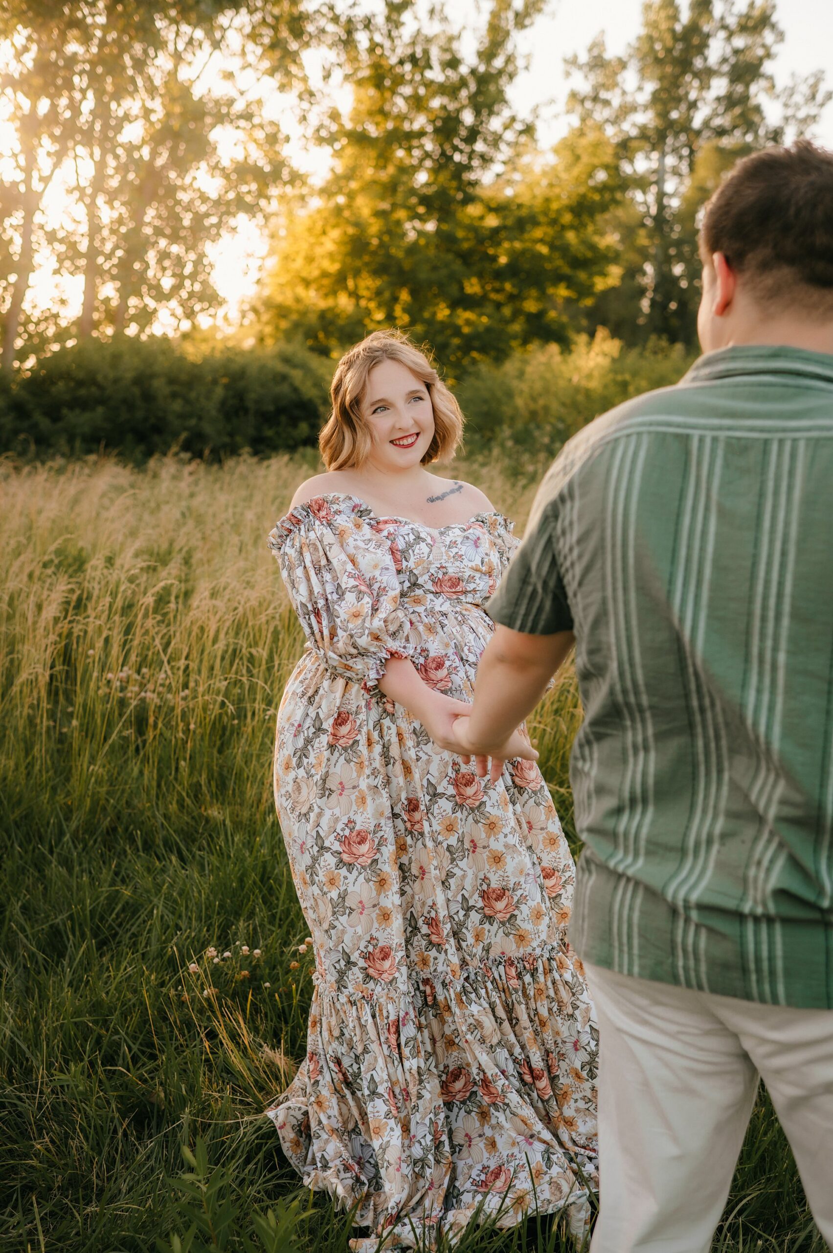 Best maternity poses with husband