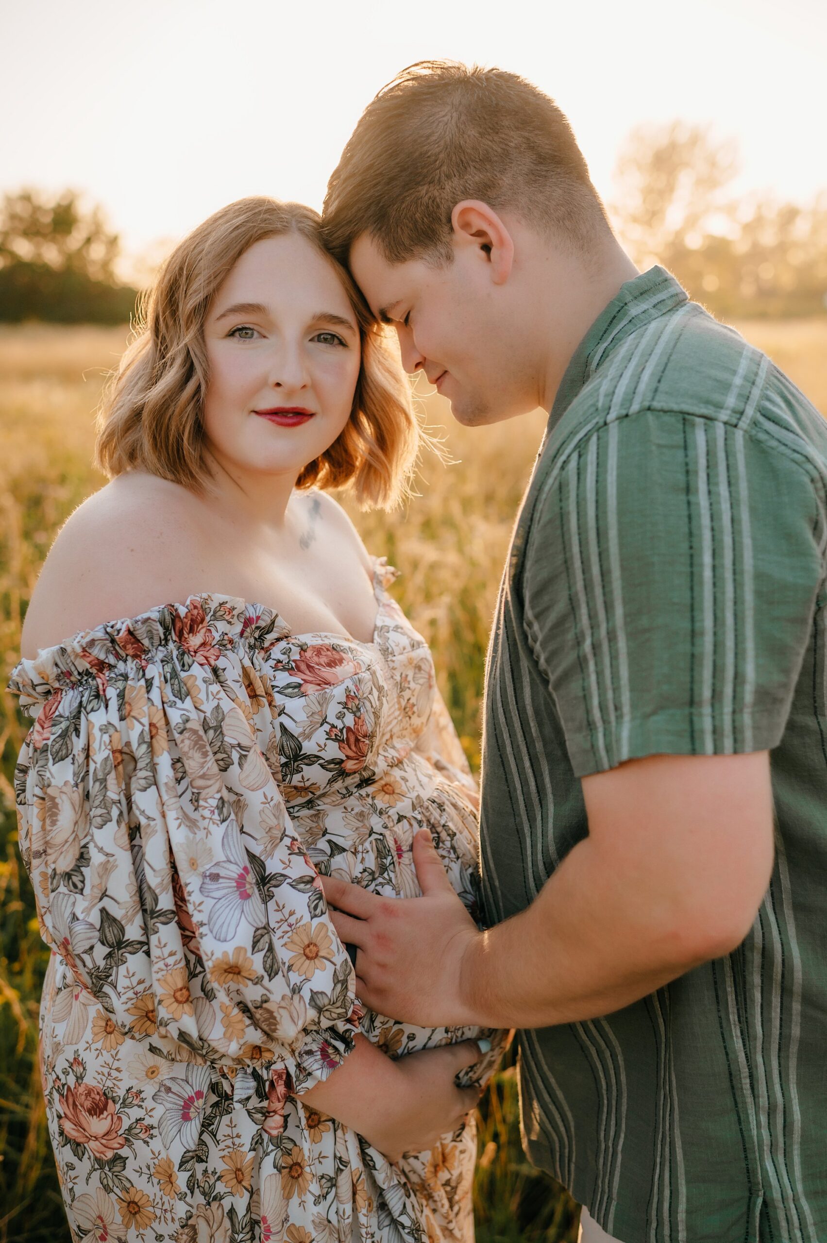 Best maternity poses with husband