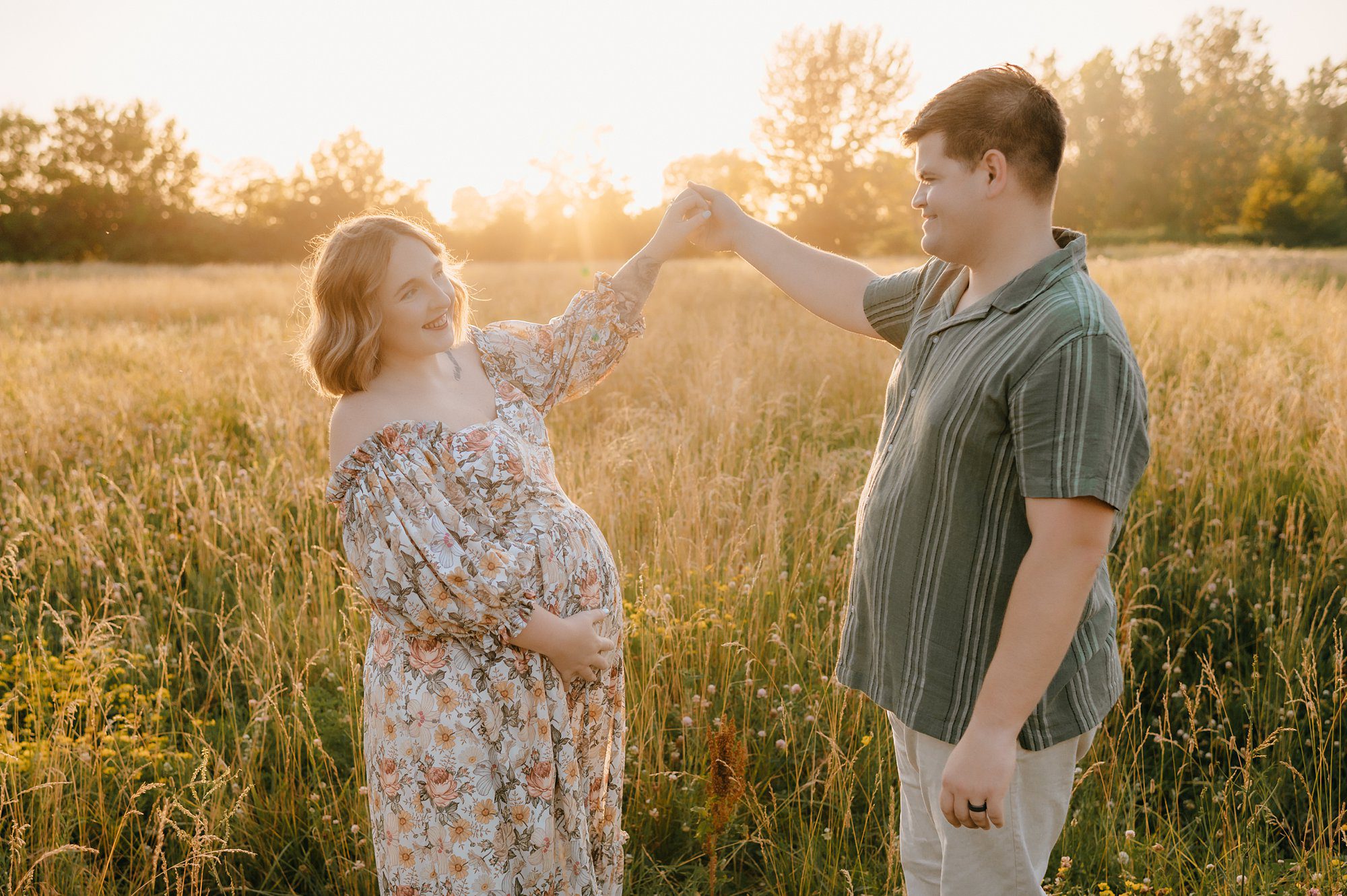Best maternity poses with husband